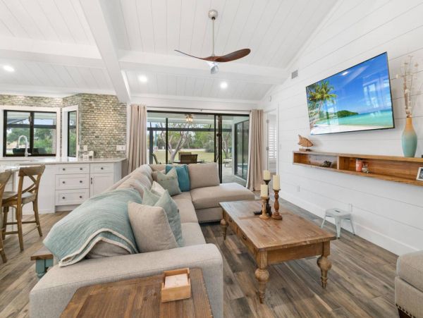 Beautiful 3 Bedroom Home with Private Pool in Marco Island