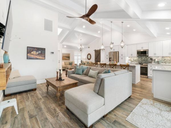 Beautiful 3 Bedroom Home with Private Pool in Marco Island