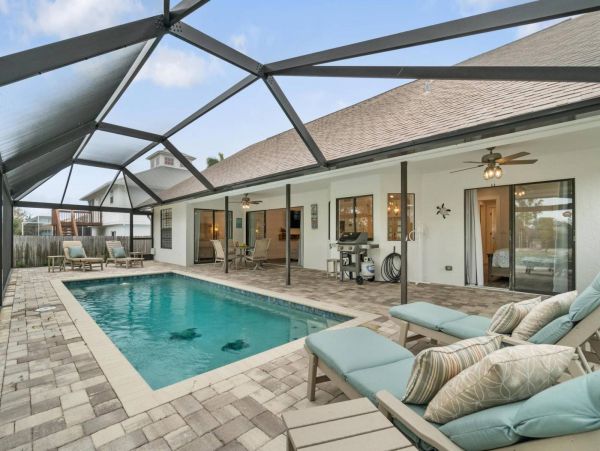 Beautiful 3 Bedroom Home with Private Pool in Marco Island