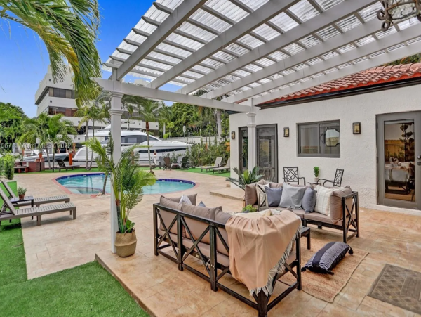 Amazing Home with Private Pool & Dock