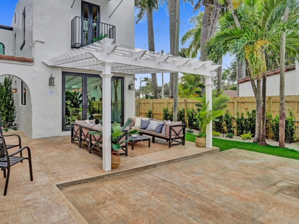 Amazing Home with Private Pool & Dock