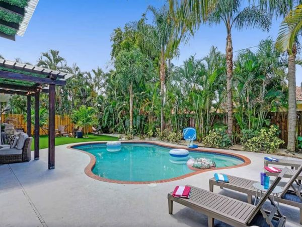 Pompano Beach Vacation Home Seven Bedroom