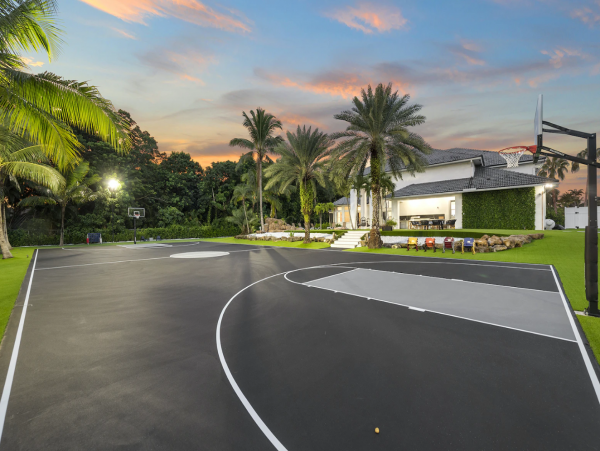 Luxury 7 Bedroom Estate with Resort Style Amenities