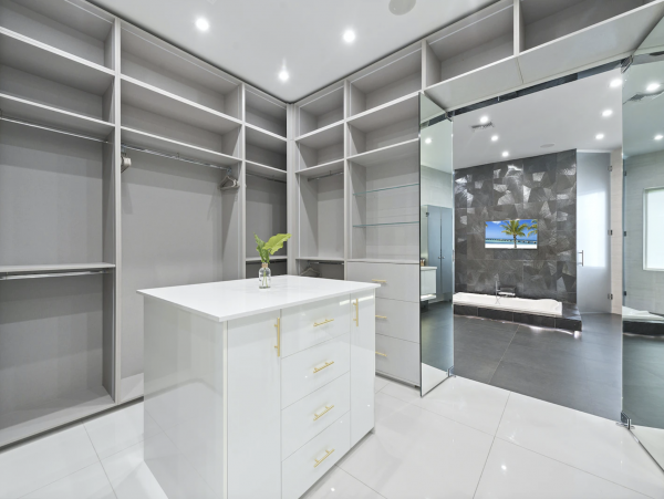Luxury 7 Bedroom Estate with Resort Style Amenities