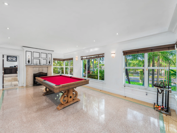 Exclusive Retreat 7 Bedrooms Movie Theater, Pool, Spa, Pool Table & More!