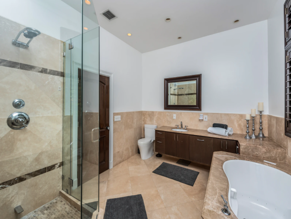 Exclusive Retreat 7 Bedrooms Movie Theater, Pool, Spa, Pool Table & More!