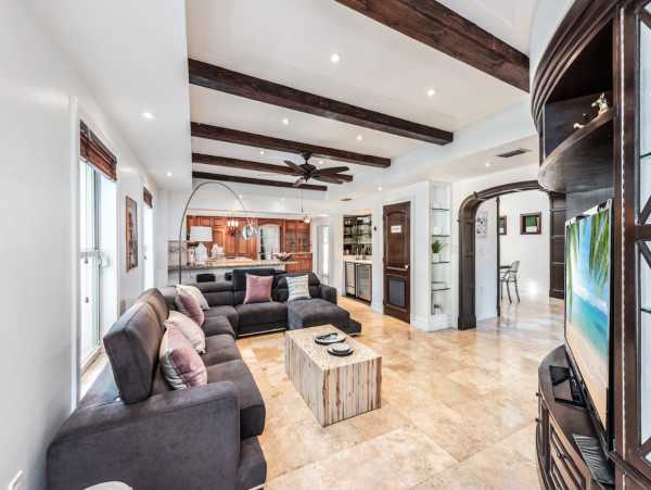 Exclusive Retreat 7 Bedrooms Movie Theater, Pool, Spa, Pool Table & More!