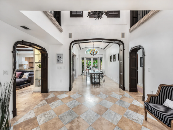 Exclusive Retreat 7 Bedrooms Movie Theater, Pool, Spa, Pool Table & More!