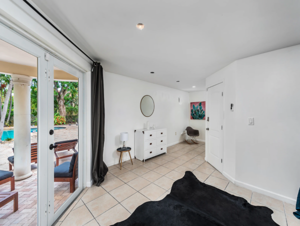 Exclusive Retreat 7 Bedrooms Movie Theater, Pool, Spa, Pool Table & More!