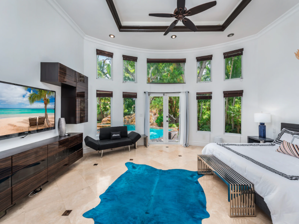 Exclusive Retreat 7 Bedrooms Movie Theater, Pool, Spa, Pool Table & More!