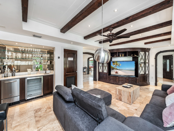 Exclusive Retreat 7 Bedrooms Movie Theater, Pool, Spa, Pool Table & More!