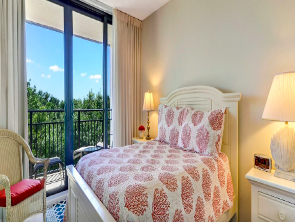 Three Bedroom 2 Bathroom Villa with Ocean views