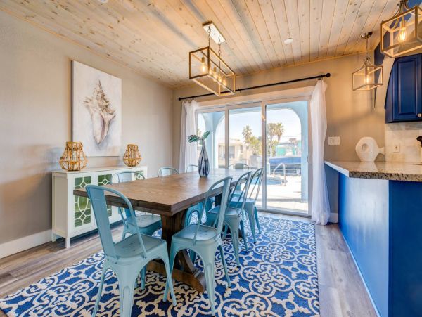 Canalfront Vacation Pool Home in Marathon Sleeps 14 Guests