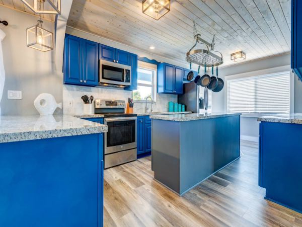 Canalfront Vacation Pool Home in Marathon Sleeps 14 Guests