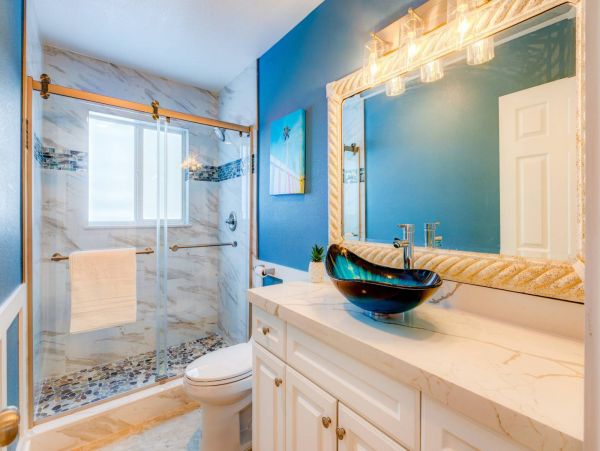 Canalfront Vacation Pool Home in Marathon Sleeps 14 Guests