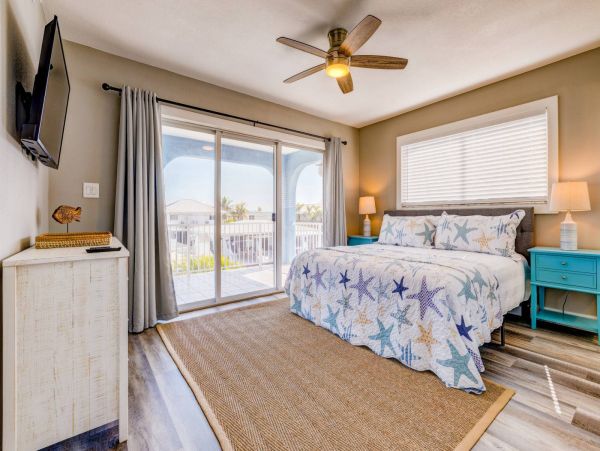 Canalfront Vacation Pool Home in Marathon Sleeps 14 Guests