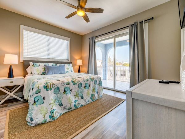Canalfront Vacation Pool Home in Marathon Sleeps 14 Guests
