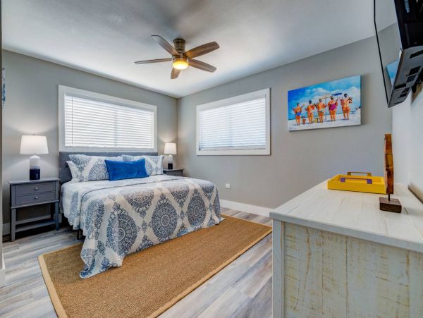 Canalfront Vacation Pool Home in Marathon Sleeps 14 Guests