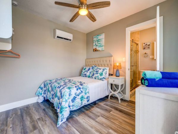 Canalfront Vacation Pool Home in Marathon Sleeps 14 Guests