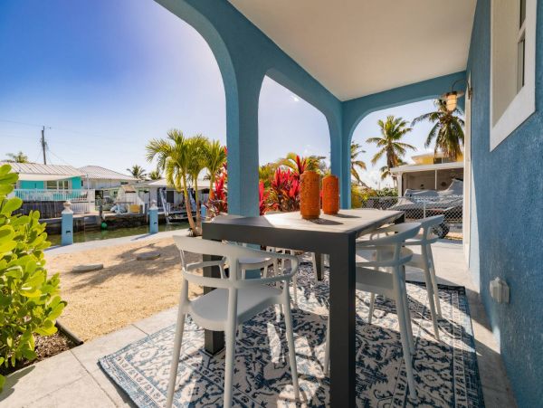 Canalfront Vacation Pool Home in Marathon Sleeps 14 Guests