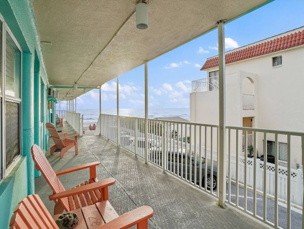 North Redington Beach Studio Located on the Beach