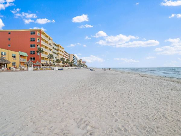 North Redington Beach Studio Located on the Beach