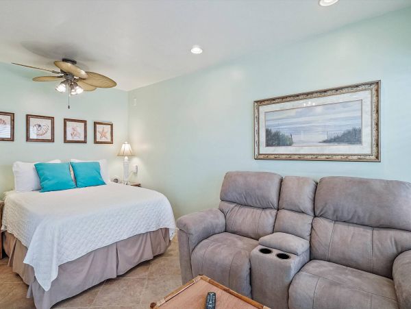 North Redington Beach Studio Located on the Beach