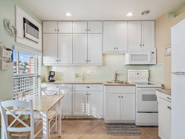 North Redington Beach Studio Located on the Beach