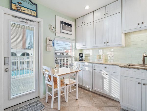 North Redington Beach Studio Located on the Beach