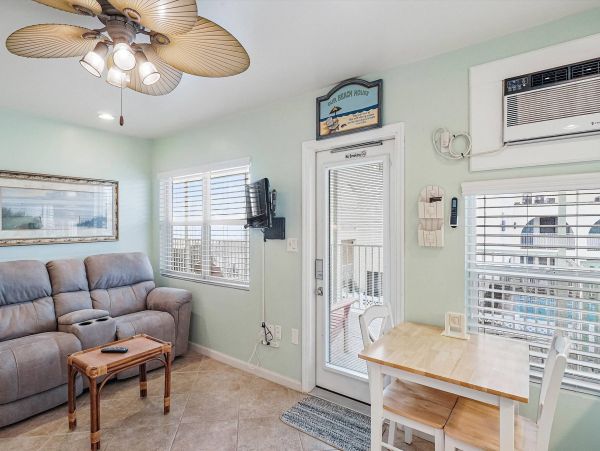 North Redington Beach Studio Located on the Beach