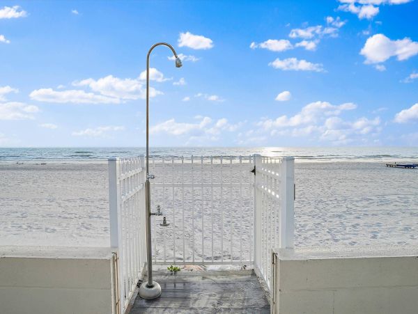 North Redington Beach Studio Located on the Beach