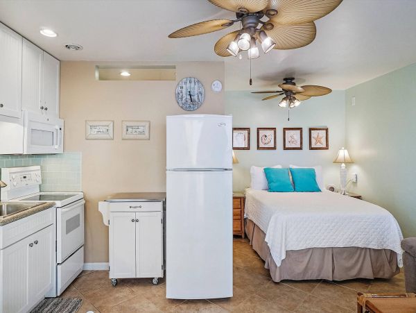 North Redington Beach Studio Located on the Beach