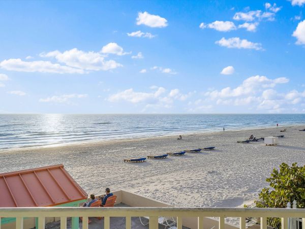 North Redington Beach Studio Located on the Beach