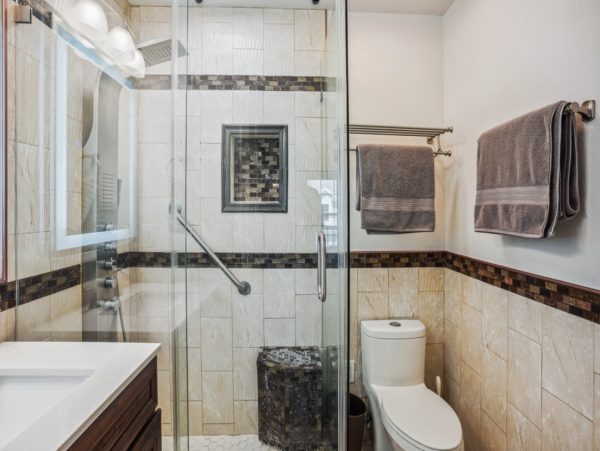 Lovely 2 Bedroom Condo in Treasure Island