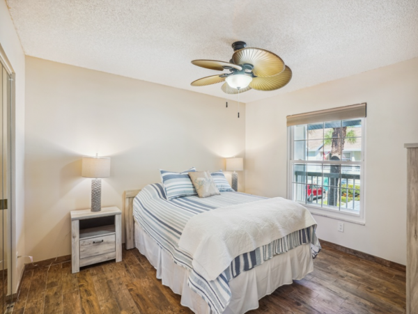 Lovely 2 Bedroom Condo in Treasure Island
