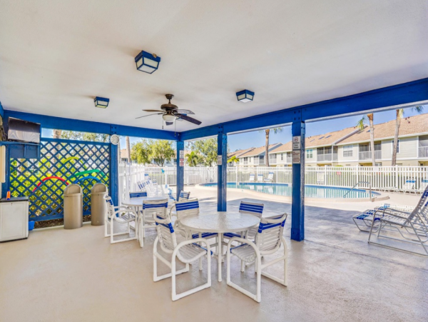 Lovely 2 Bedroom Condo in Treasure Island