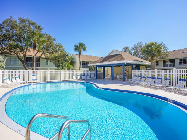 Lovely 2 Bedroom Condo in Treasure Island