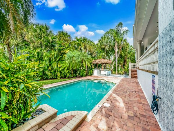 Siesta Key Vacation Home Five Bedroom Walk to Beach