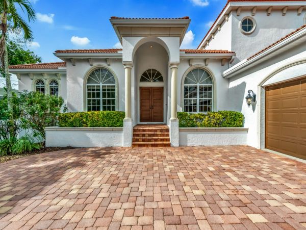 Siesta Key Vacation Home Five Bedroom Walk to Beach