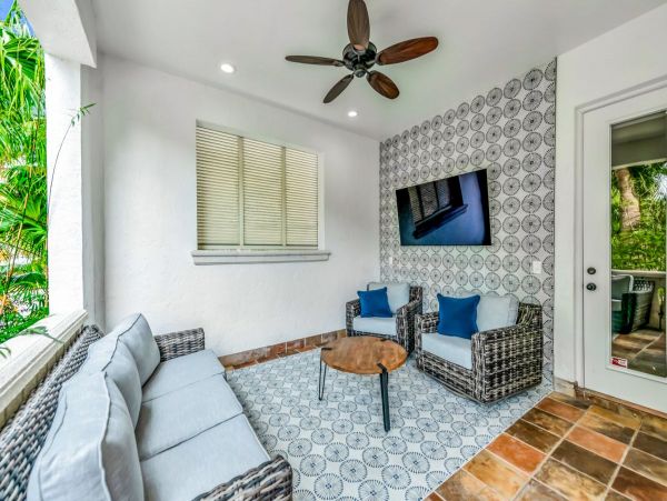 Siesta Key Vacation Home Five Bedroom Walk to Beach