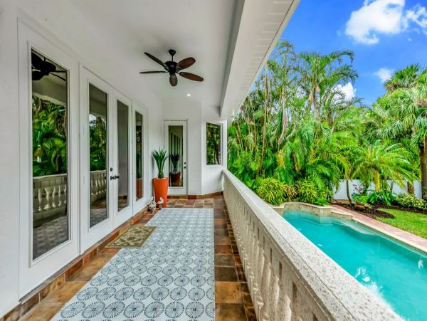 Siesta Key Vacation Home Five Bedroom Walk to Beach