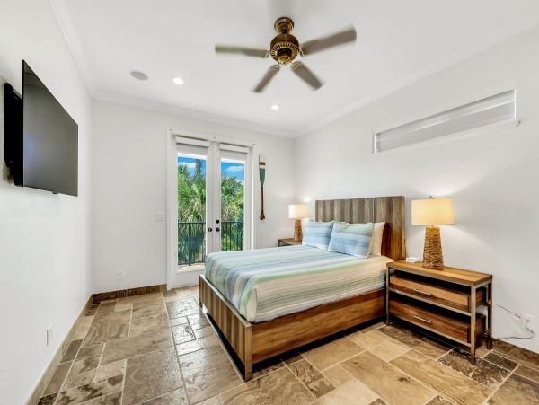 Siesta Key Vacation Home Five Bedroom Walk to Beach