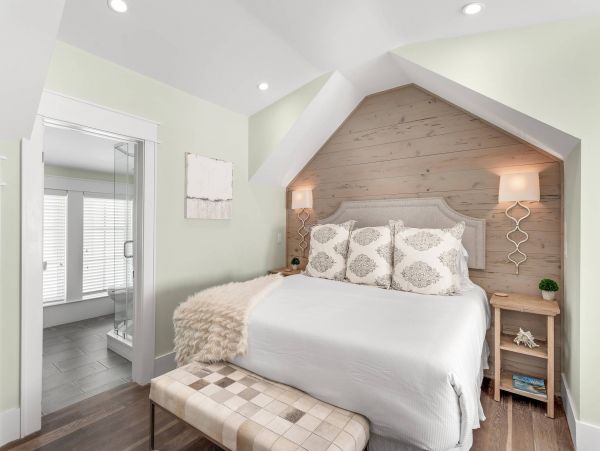 Gorgeous 7 Bedroom Home Sleeps 16 Guests