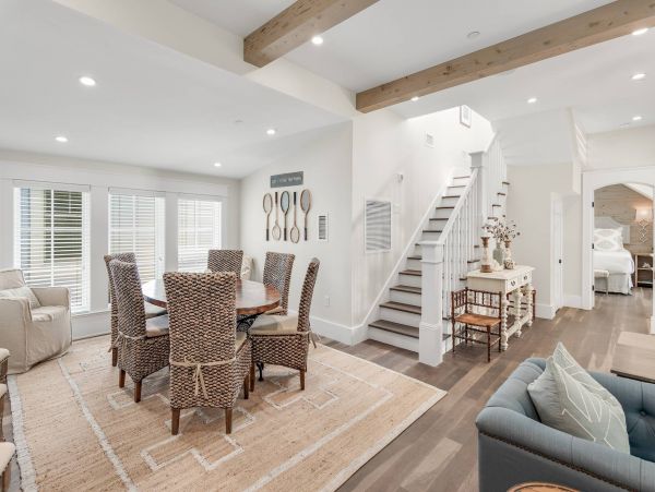 Gorgeous 7 Bedroom Home Sleeps 16 Guests