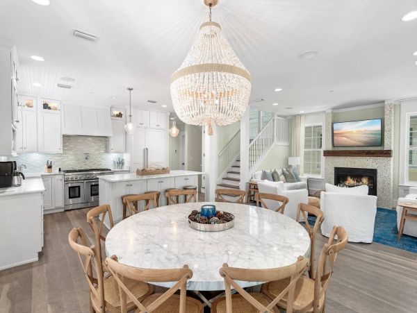 Gorgeous 7 Bedroom Home Sleeps 16 Guests