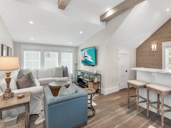 Gorgeous 7 Bedroom Home Sleeps 16 Guests