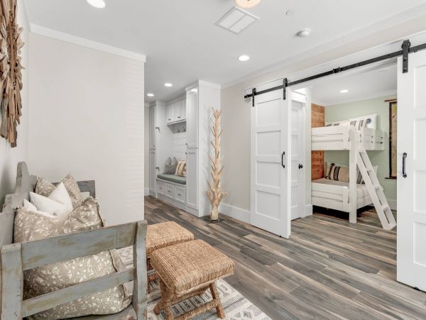 Gorgeous 7 Bedroom Home Sleeps 16 Guests