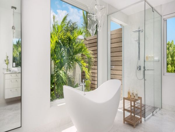 Contemporary 7 Bedroom Villa with Full Ocean Views