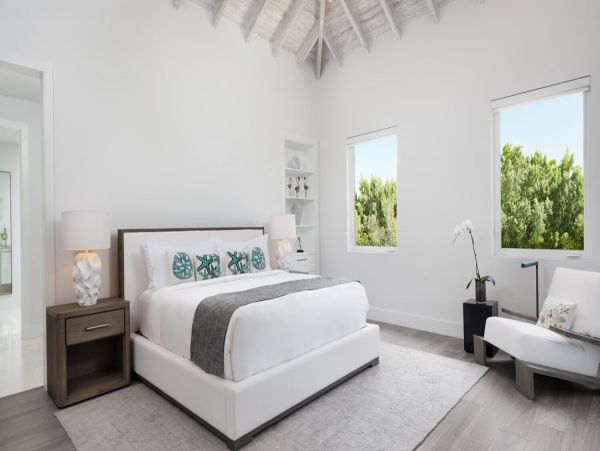 Contemporary 7 Bedroom Villa with Full Ocean Views