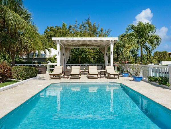 Attractive 5 Bedroom Villa with Individual Guest House